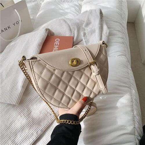 Womens padded shoulder strap with pendant chain, PU leather small cross wallet with rotary lock design, 2021