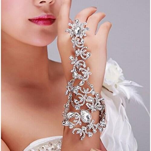 2018 New Arrival Luxury Crystal Bridal Gloves Wrist Fingerless Wedding Gloves for Bride Beaded Mariage Bride Glove Bracelet