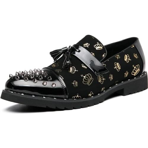 Luxury Designer Shoes Men Punk Rivet Decoration Black Faux Leather Shoes with Golden Crown Print Plus Size 48 Loafers Spring