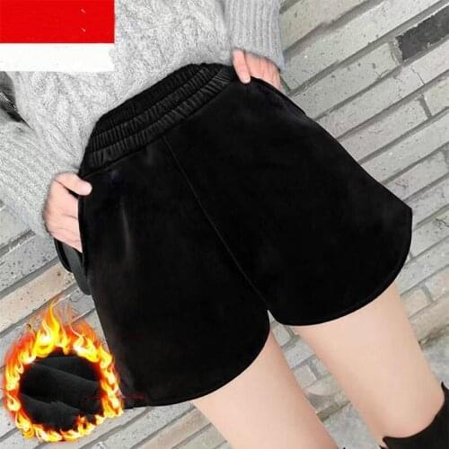 2021 Autumn Winter Fashion Gold Velvet Thick Warm Elastic Waist Shorts Women Loose Slim Wide Leg Shorts Plus Size S-5XL Y538