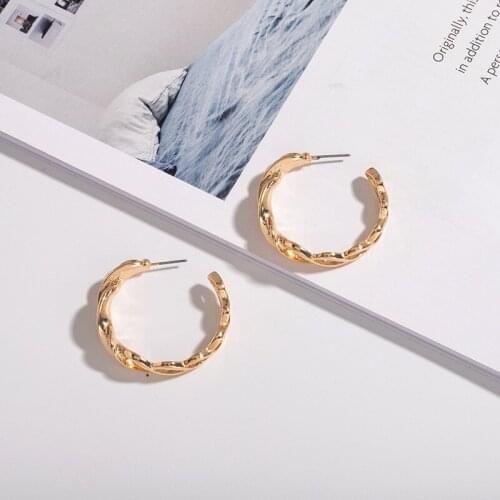 New Korean Simple Personality Temperament Wild Twist Earrings European and American C-shaped Irregular Earrings Women
