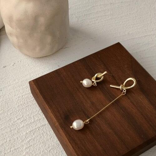 Stud Earrings for Women Fashionable Natural Freshwater Pearl Geometric Earrings Light Luxury Asymmetry Jewelry Wholesale