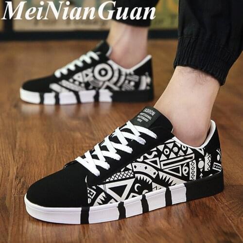 Large Sizes Male Sneakers Lightweight Man Canvas Shoes Fashion Mens Trainers Youth Lace Up Walk Shoe Spring Autumn Mens Shoes L6