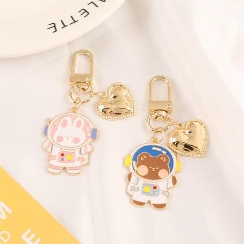 Creative Cartoon Astronaut Alloy Heart Pendant Keychain Charm Spaceman Astronaut Metal Couple Bag Car Key Ring Jewelry Gifts