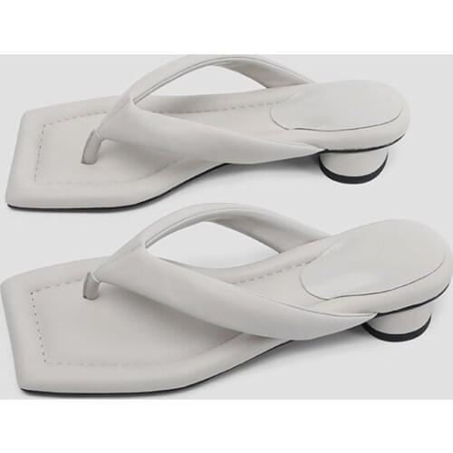 Beach Flip Flops Womens Shoes Summer 2021 Round Heel Casual Clip Foot Flip Flops Wear Anti Slip Fashion Low Heel Sandals Slides