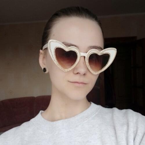 Luxury Heart Love Shaped Rhinestone Sunglasses Women Unique Crystal Diamond Sun Glasses Female Fashion Pink Decoration Eyewear