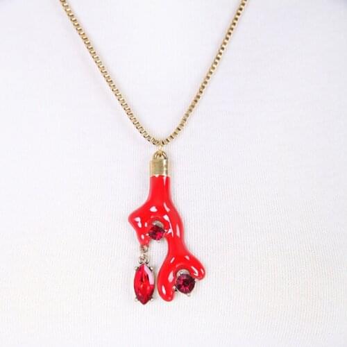 Bulk Price New Arrival Glass Long Necklace Amazing Zinc Alloy Lovely Peace Red Enamel Pendants Necklaces Clothes Chain