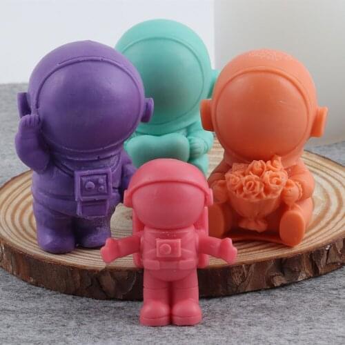 3D Cute Creative Astronaut Shape Candle Silicone Mold Handmade Aromatherapy Plaster Soap Cake Resin Mold Desk Decoration Tools