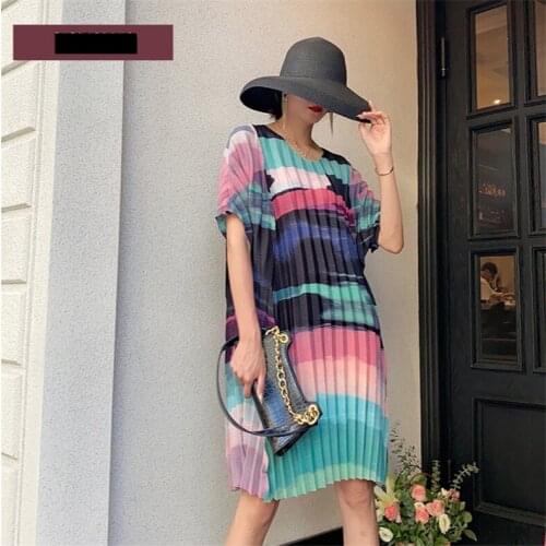 Early Autumn New MIYAKE Dress Fashion Casual Printing Ink V-neck Short Sleeve Loose Expansion Dresses Large Size Dress