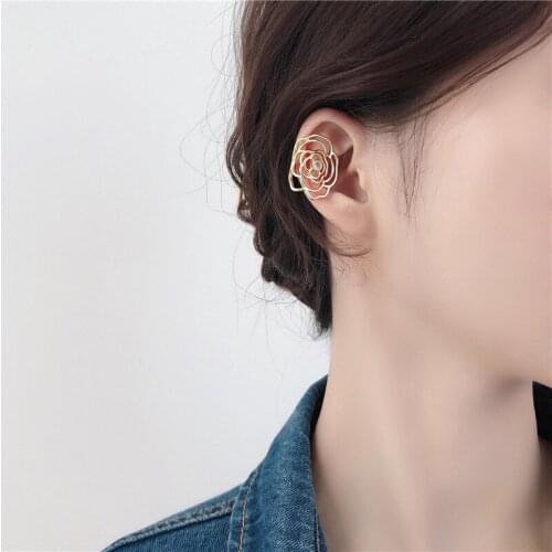 Korean fashion high-end hollow metal rose ear bone clip retro style and elegant statement that the earrings are women