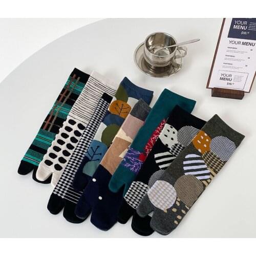 1 pair Autumn personality Japanese Women Mens Cotton stripe Two Finger Socks Two Toe Short Socks Middle Tube