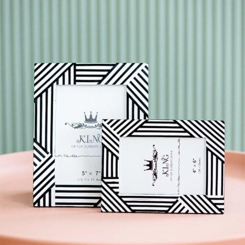 Photo frame Swing table hanging on the wall Six or seven inches Living room and bedroom decorations Black and white strips Resin