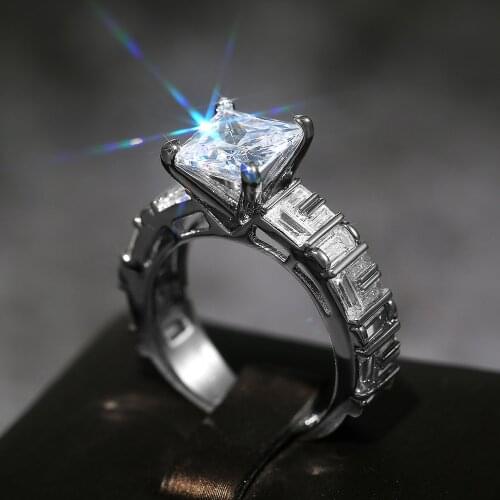 Huitan Gorgeous Women Wedding Rings Brilliant Princess Cut Crystal Cubic Zirconia Bridal Ceremony Rings Classic Marriage Jewelry