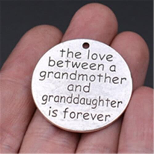 4pcs Silver color round piece the love between a grandmother and granddaughter is forever charm necklace DIY alloy pendants