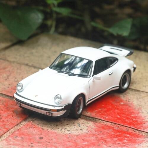 Welly 1:24 Porsche 911 Turbo 3.0 Alloy Luxury Vehicle Diecast Pull Back Cars Model Toy Collection