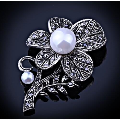 Imitated Pearl Crystal Flower Sweater Pins and Brooches Vintage Black Rhinestone Brooch for Women