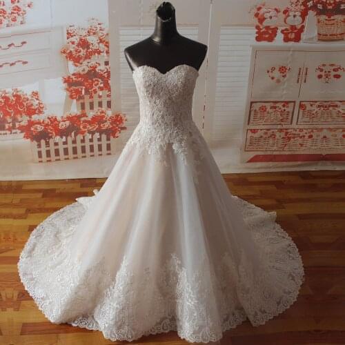 SF1129 Real Sample A-line Bridal Gown Sweetheart Neckline Applique Wide Hemline Wedding Dresses