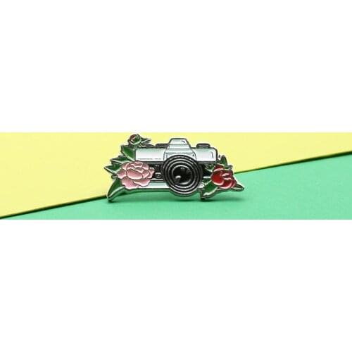 New style camera Enamel Brooch Lapel Pin Travel Adventure photograph Personality Badge Friend gift