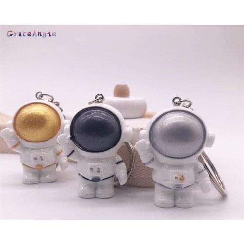 2pcs 3D astronaut keychain Keychain Alloy Key Chain Car Key Ring machine gift bag ornament pendant Lovely Children Jewelry Cute