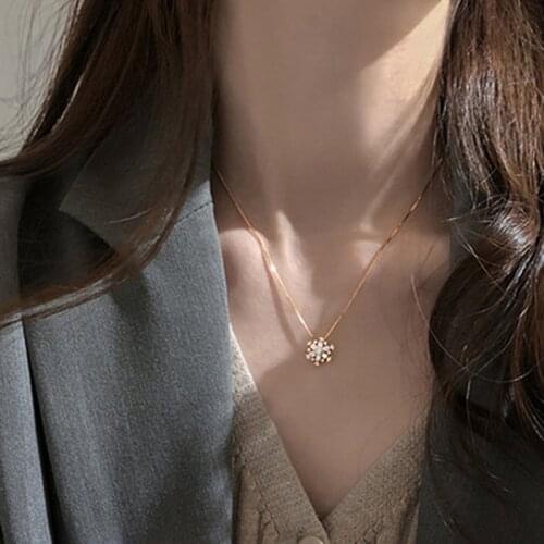 Flash Cubic Zircon Snowflake Pendant Necklace Fashion Clavicle Chain Rose Gold Color Necklace For Women New Year Gift Jewelry