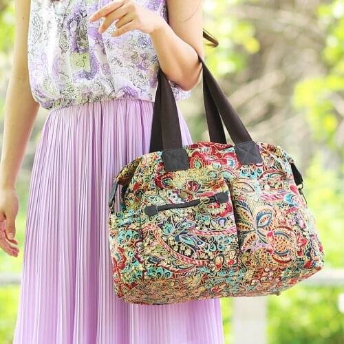 2020 new large capacity and lighter prints with interlayer travel one shoulder inclined shoulder bag female mummy bag