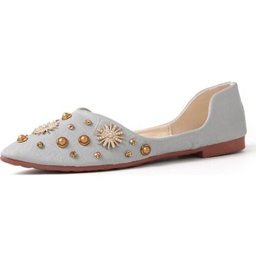 Female Flat Bottom Shallow Mouth Scoop Shoes 2019 New Summer Wild Rivet Pointed Single Comfortable Soft Bottom Peas Shoes