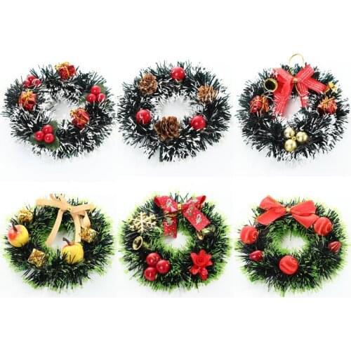 QZSCE Wreaths On The Door