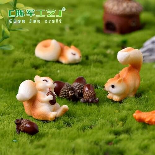 1 Pc squirrel Pine cones Figurine Miniatures Pine cones Home Decoration Kawaii Accessories Desk Garden Decor For home