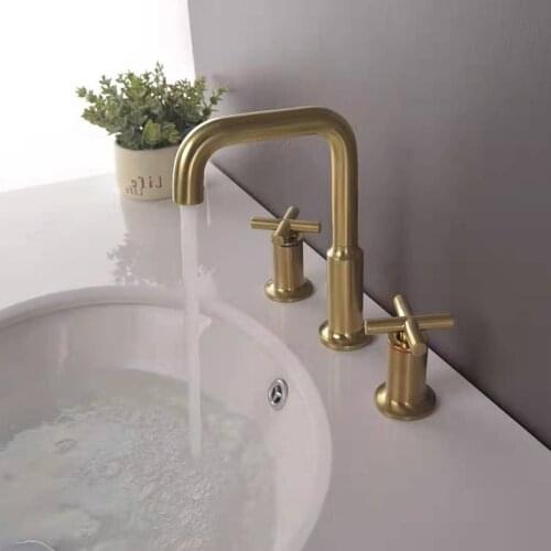 Deck-Mounted three holes Brass bathroom Sink Faucet all copper high quality basin mixer faucet cold hot water bathroom faucet