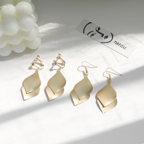 Retro European Style Elegant Advanced Sense Matte Gold Color Metal Leaf Clip Earrings No Hole Female Trendy Ear Clip Earrings