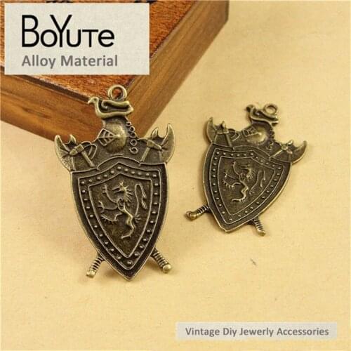 BoYuTe (40 Pieces/Lot) 43*28MM Antique Bronze Plated Zinc Alloy Shield Axe Badge Pendants Diy Findings Accessories