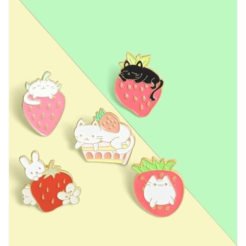 Strawberry Cat Enamel Pin Sweet Cake Bunny Rabbit Kitty Brooches for Women Animal Lapel Pin Badge Jewelry Gift 2021 Wholesale