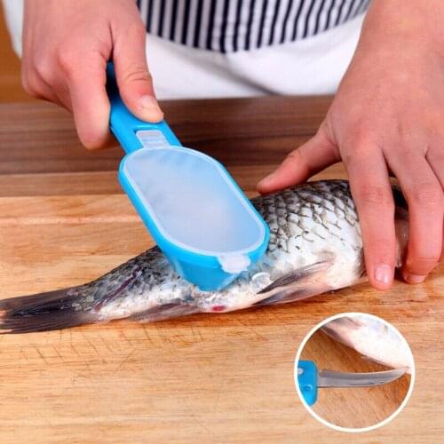 2 in 1 Plastic Fishing Scale Brush Built-in Fish cutter Fish Skin Brush Scraping Fast Remove Fish knife Cleaning Scaler Scraper