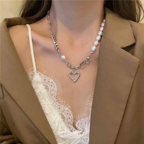Retro Metal Girl Palace Hollow Love Pendant Pearl splicing Necklace Chocker Clavicle Chain Necklace Jewelry For Women