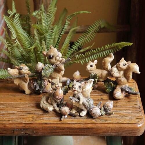 Resin Forest Series Cute Little Squirrel Pine Cone Garden Decoration Outdoor Animals Ornaments