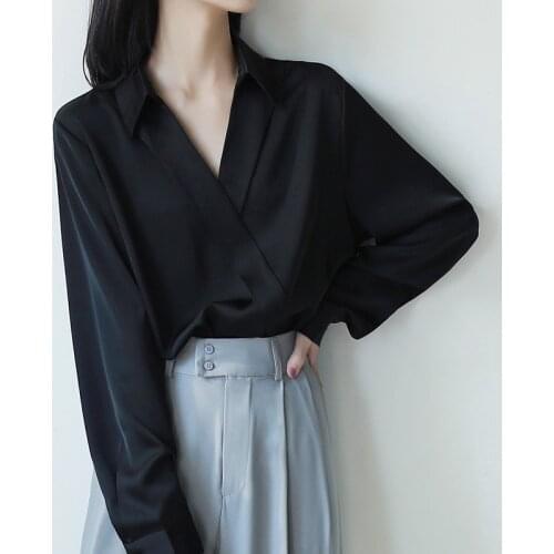 2021 early spring V-neck long-sleeved careful machine shirt female black design temperament loose and thin chiffon top