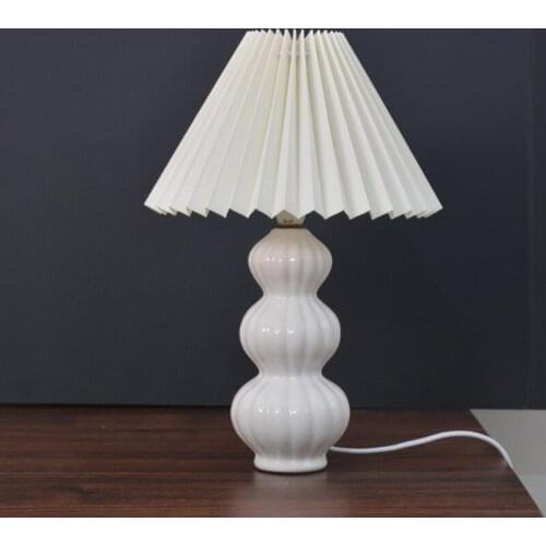 Table Lamp Ins Korean Girl Heart Retro Pleated Table Lamp Bedside Homestay Creative Decoration Atmosphere Ceramic Table Lamp