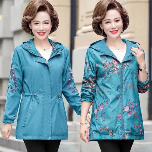 Mother Wear Outwear 2021 New Spring Autumn Jacket Middle-Aged Elderly Women Embroidered Windbreaker Jackets On Both Sides Coat