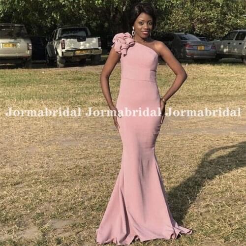 One Shoulder Dusty Pink Bridesmaid Dresses With Handmade Flowers 2021 Simple Mermaid Long Robe Wedding Guest Dress For Ladies