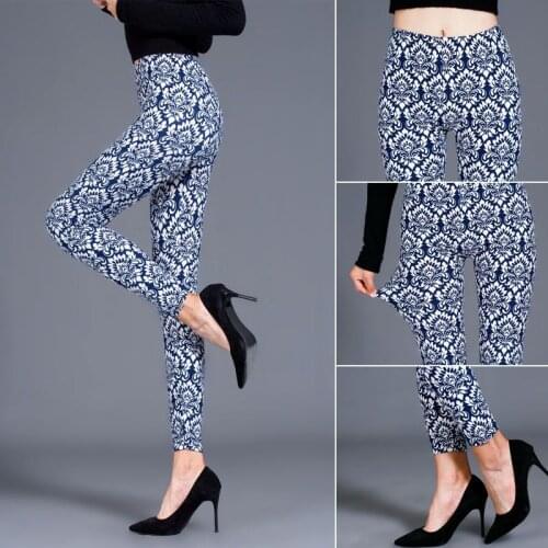 Womens casual flower dyed and printed cropped trousers, suitable for leisure, home,high elasticity and breathable leggings
