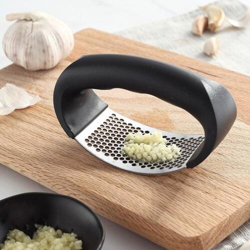 1pcs Practical Stainless Steel Garlic Press Manual Garlic Mincer Chop Garlic Tools Curve Fruit Vegetable Tools Kitchen Gadgets