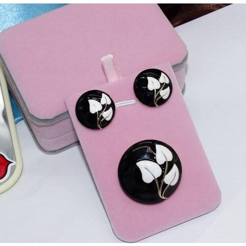 New Retroelegant Black And White Elegant Flowers Exquisite Drop Glaze Enamel Brooch Fashion Womens Clothing Accessories