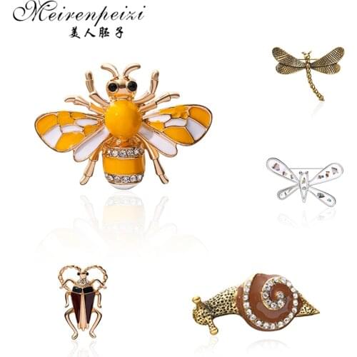 Meirenpeizi Insect Bee Frog Brooches Pin Female Hijab Pin Snails Beetle Broche Male Suit Lapel Pin Animal Crystal Strass Brooch