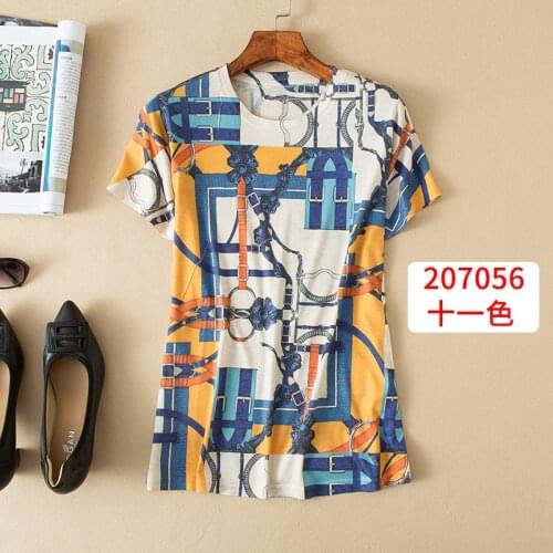 Graffiti print T New shirt with round collar and short sleeve pattern