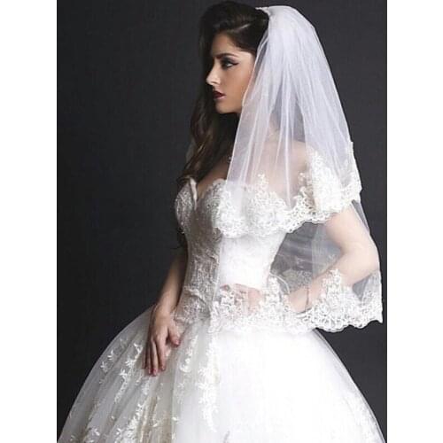 Wedding Veils with Comb 2 Tiers Short Veils with Appliques Elbow Length Bridal Veils with Comb 2019 Tulle Cheap Bridal Accessori