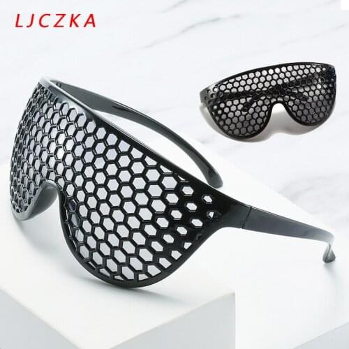 Vintage Black Punk Oversized Sunglasses Women Fashion Grid One Piece Glasses Ladies Big Frame Sun Glasses Eyewear Gafas UV400