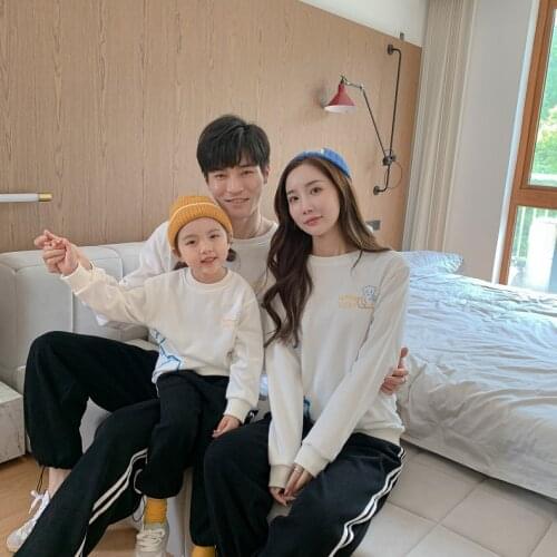 Hot Sales Family Clothes White Cartoon Pirnt Pullover Tops for Mother Father Daughter and Son Fashion Cotton Children Outerwear