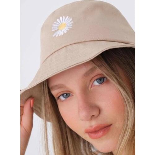 Brand New 2021 Woman Bucket Hat New Fashion Beige Daisy Embroidered Bucket Hat Fisherman Bob Caps Summer Beach Accessories
