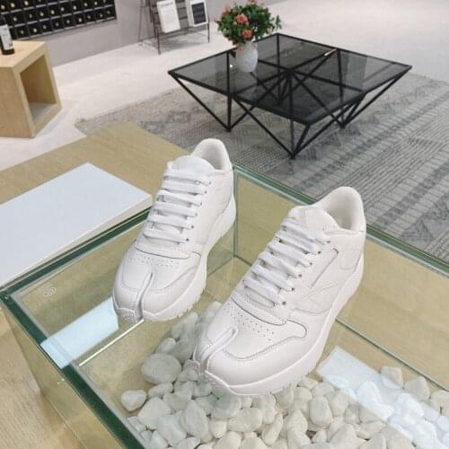 Winter Fashion Split Toe Sneakers for Women 2021 White Black Flat Platform Casual Shoes for Girl Sports Shoes