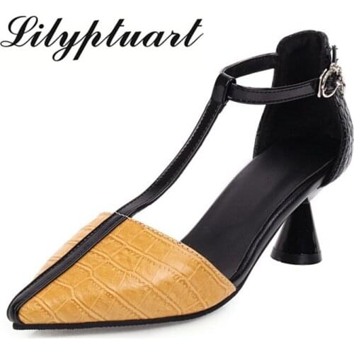 Spring 2020 new style oversized low-top shoes T-strap pointed womens sandals Baotou profiled with oversized womens shoes